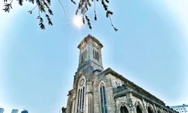 Nhà thờ Núi có lối kiến trúc cổ điển và độc đáo.