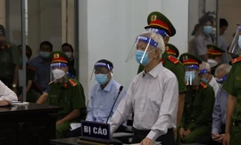 Bị cáo Nguyễn Chiến Thắng trả lời các câu hỏi của HĐXX. Ảnh C.H