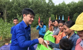 Thanh niên Khánh Hoà tôn tạo di tích căn cứ cách mạng Hòn Dữ