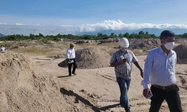 Khu vực Công ty Phước Nam - Ninh Thuận khai thác đất cát trái phép trong KCN Phước Nam