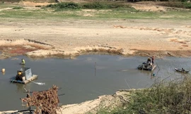 'Cát tặc' vẫn ngang nhiên đào xới hồ thuỷ lợi ở Khánh Hoà 
