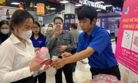 Sôi nổi hoạt động đổi rác nhận quà ở Nha Trang