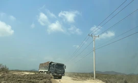 Ninh Thuận lập đoàn kiểm tra xe cơi nới không biển số, hết hạn đăng kiểm thi công cao tốc