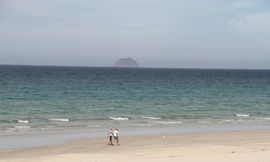 Bãi biển Bãi Dài thường xuất hiện những dòng nước xoáy rất nguy hiểm. Ảnh L.H