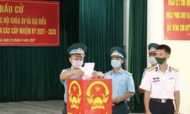 Cử tri huyện đảo Trường Sa đi bỏ phiếu bầu cử. Ảnh CTV.