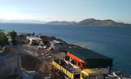 Cận cảnh nhà hàng xây 'chui' cả nghìn m2 trên đảo Hòn Tằm