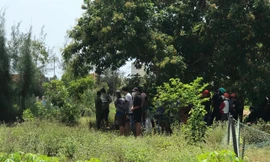 Cơ quan công an điều tra tại khu vực vườn nhà ông Nguyễn Cu. Ảnh L.H