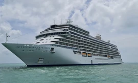 Tàu du lịch cao cấp đưa hơn 600 khách quốc tế đến Nha Trang