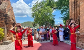 Nha Trang không đông như dự kiến, du khách thích thú tham quan biển đảo 