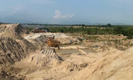 Ngang nhiên đưa cát nạo vét ra khỏi hồ Tà Ranh - Ninh Thuận 