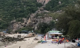 ‘Quốc đảo tôm hùm’ Bình Ba đã hết ngập trong biển rác