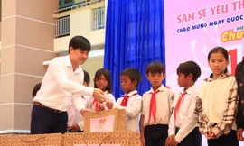 Báo Tiền Phong phối hợp trao tặng 10 máy lọc nước cho trường học vùng sâu Khánh Hoà