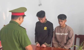 Bắt nhóm đối tượng hiếp dâm tập thể bạn nhậu rồi quay clip tung lên mạng