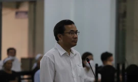 Cựu trưởng phòng ngân hàng lái xe Mercedes gây tai nạn chết người bị phạt 2 năm tù