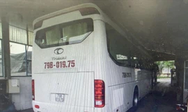 Xe khách của nhà xe Hiếu Nghĩa lúc được đưa đi đăng kiểm. Ảnh Mạnh Hùng/Báo Khánh Hoà.