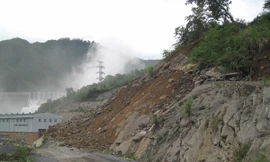 Sạt lở núi tại nhà máy thuỷ điện bản Vẽ