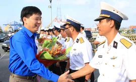 Tàu thanh niên xuất phát đến với Trường Sa