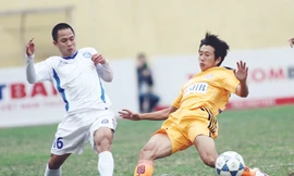 Các cầu thủ Hà Nội và SHB Đà Nẵng bất phân thắng bại sau màn rượt đuổi tỷ số ngoạn mục Ảnh: VSI