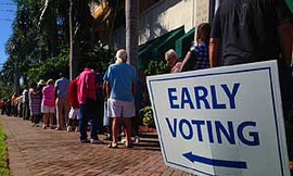 Cử tri xếp hàng tại một điểm bỏ phiếu sớm