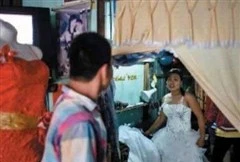 Thà khóc trong xe BMW còn hơn ngồi cười sau xe đạp?