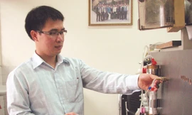 Anh Hải bên sản phẩm