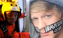 Sinh viên ‘bán mặt quảng cáo’ để trả nợ