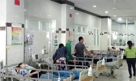 Hàng chục người ngất xỉu vì ngộ độc khí gas