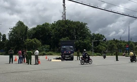 Xe máy đấu đầu xe tải, nam thanh niên tử vong tại chỗ