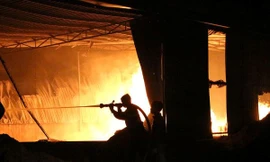 Công ty gỗ rộng hàng nghìn mét ở Bình Dương bốc cháy dữ dội