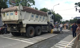 Đường thi công không rào chắn khiến 2 người thương vong