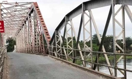 Cầu sắt lịch sử 106 năm chính thức ngưng hoạt động