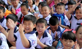 Thiếu trường, học sinh bị nhồi nhét quá mức quy định