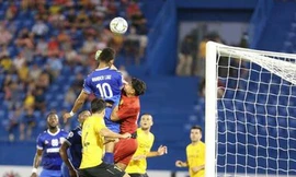 Thủ môn Tấn Trường mắc sai lầm, B. Bình Dương thua đậm đại diện Philippines 