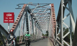 Cận cảnh cây cầu sắt lịch sử 106 năm trước ngày “khai tử”