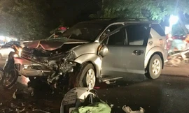 Ô tô đấu đầu nát vụn, 3 người nguy kịch