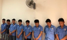 17 người bị bắt khi đánh bạc trong nhà vệ sinh công ty