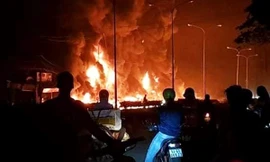 Nhân chứng vụ cháy xe bồn: 'Cột lửa cao 10m, kéo dài hơn 100 m'