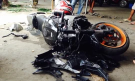 Lao vào dải phân cách, hai anh em đi xe phân khối lớn tử vong