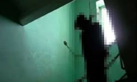 Nguyên giám đốc phòng giao dịch ngân hàng chết trong tư thế treo cổ 