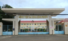 Bác sĩ để quên kim khâu trong vùng kín sản phụ bị kỷ luật