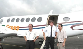 Bầu Đức: Xây sân bay, mua trực thăng vì ... bóng đá Lào?