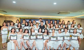 Lễ trao bằng tốt nghiệp tại Học viện Henry Academy.