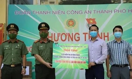 Tuổi trẻ Công an Thủ đô chung tay cùng cộng đồng vượt qua đại dịch COVID-19 