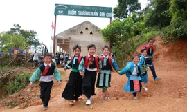 Xây lớp học, dạy chụp ảnh trên vùng cao