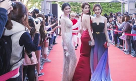 Ngọc Trinh khoe lưng trần nhận giải 'Nữ hoàng bikini'