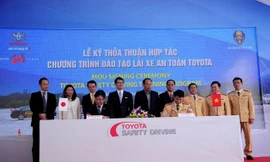 Toyota Việt Nam cùng Cục CSGT đào tạo lái xe an toàn
