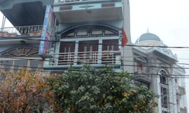 Ngôi nhà 3 tầng tổ chức lễ mừng thọ đóng kín cửa sau vụ án mạng kinh hoàng.