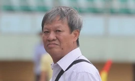 HLV Lê Thụy Hải không hài lòng khi bị Công Vinh qua mặt.