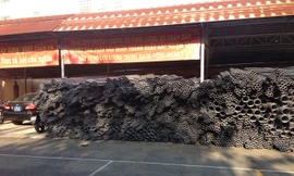 Hơn 25000 ống nhựa các loại nghi là hàng giả, hàng nhái. Ảnh Việt Văn.