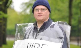 Thạc sĩ thất nghiệp 10 năm ra đứng đường tìm việc